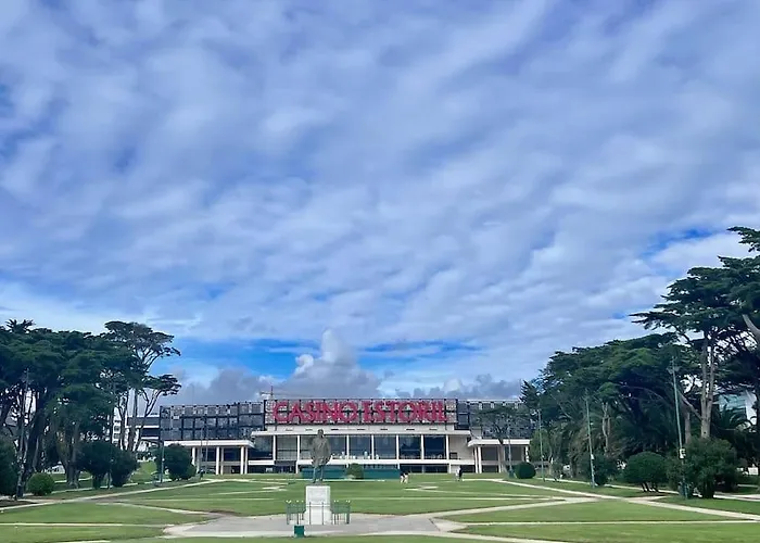 - Bay View * Estoril